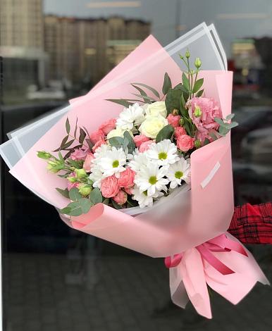 Букет цветов из: Розы, Лизиантусы и Хризантемы в Кривцово